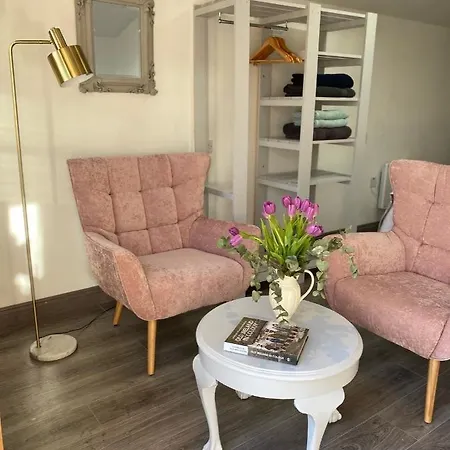 The Cosy By The Shore Apartment *